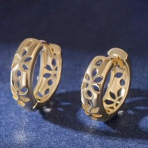 ✨Free People Agnes Floral Gold Huggie Earrings